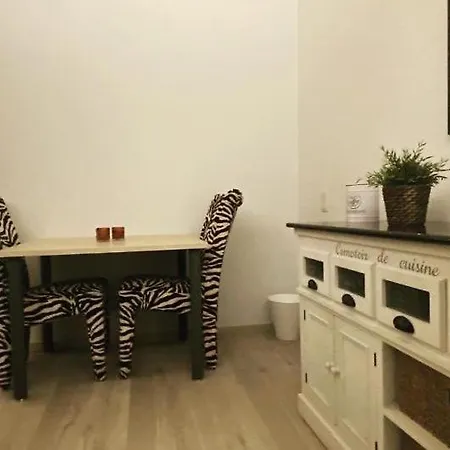Chez Marraine Bed & Breakfast Bruggy